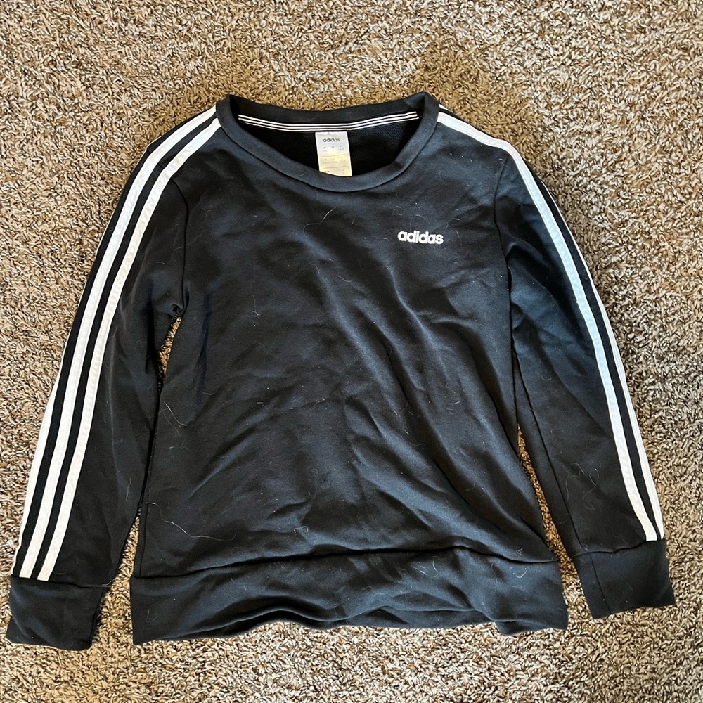 Adidas crewneck with stripes down the side!